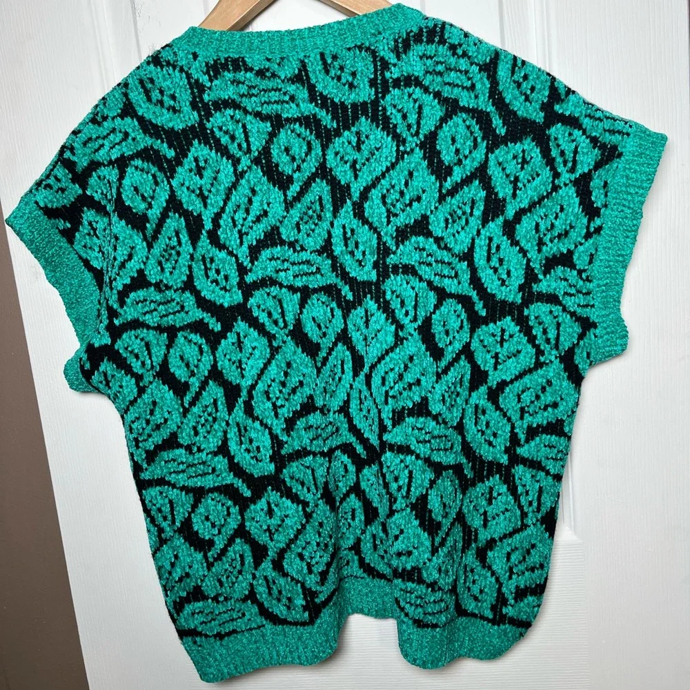 Carducci Women's Sweater Size M Teal & Black Leaf Pattern Knit Pullover V-Neck